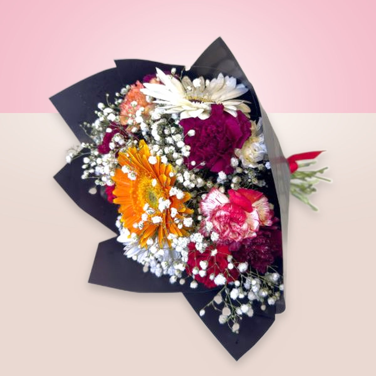 Ramo 15 claveles variados, gerberas y gypsofilia, vista superior
