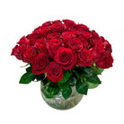 Arreglo con 60 rosas en florero pecera grande, rosas rojas