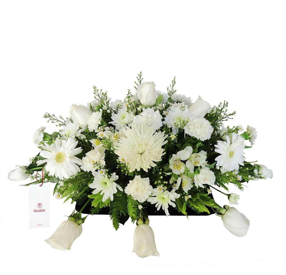 Arreglo condolencias con 11 rosas y flores