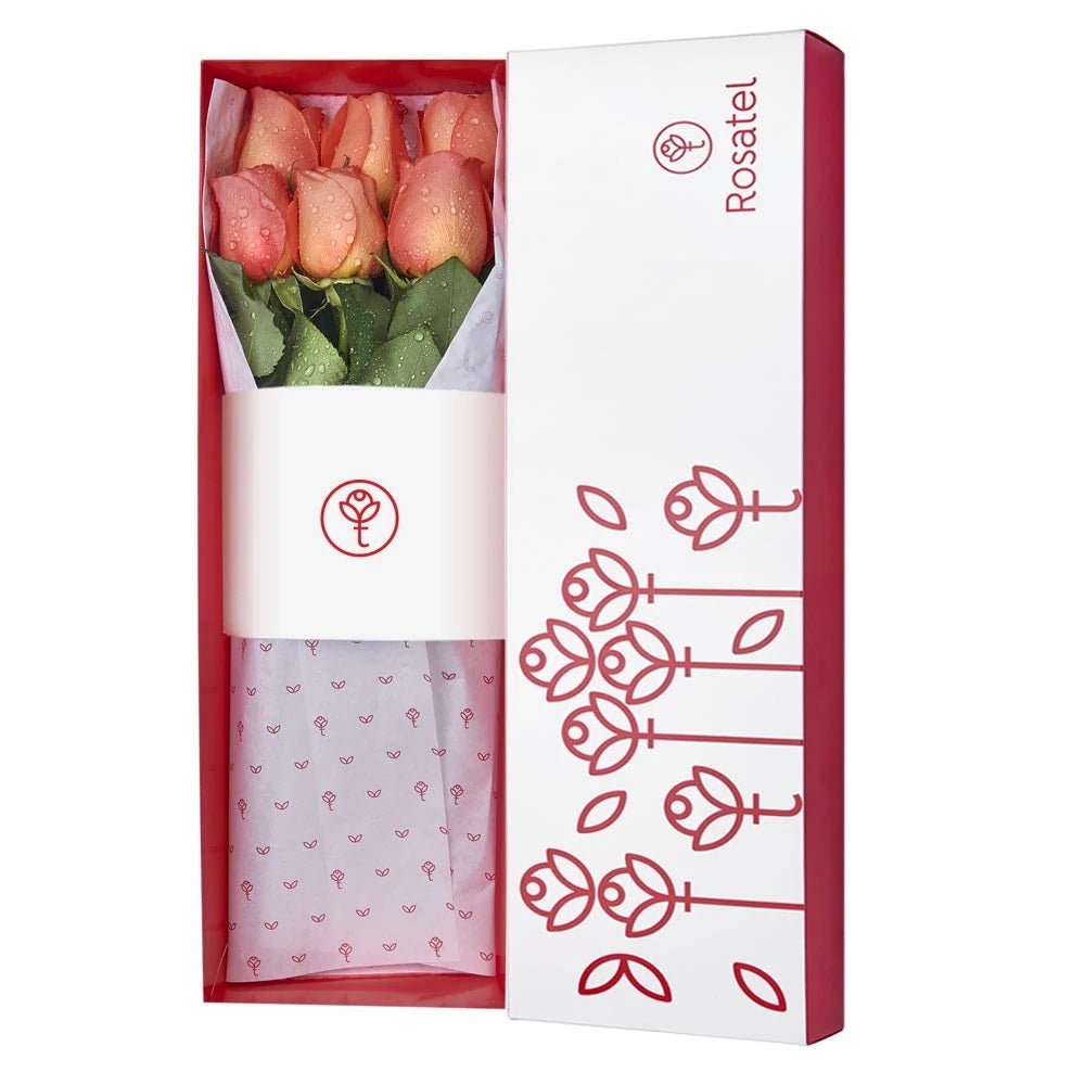 Caja blanca con 6 rosas naranja