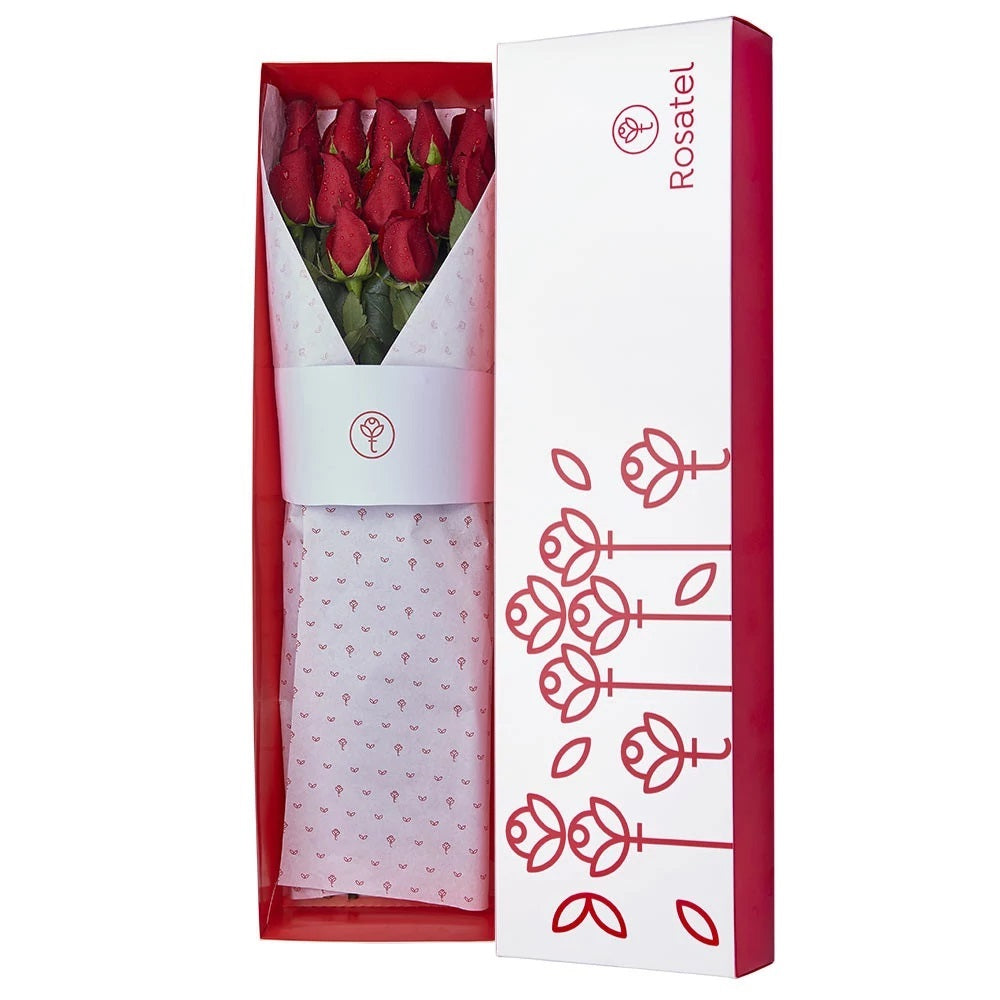 Caja blanca con 12 rosas rojas