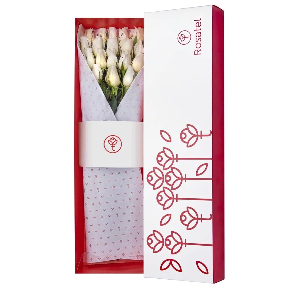 Caja blanca con 18 rosas blancas
