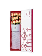 caja blanca con 18 rosas blush