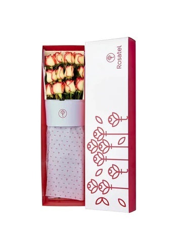 caja blanca con 18 rosas blush