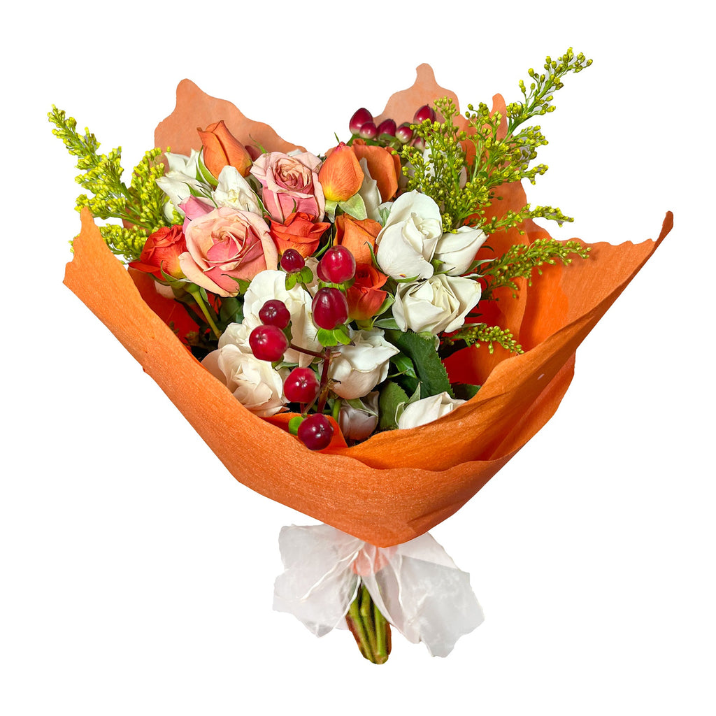 Ramo con 10 minirosas e hiperycum