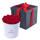 Sombrerera blanca grande 14 rosas preservadas rojas y caja negra