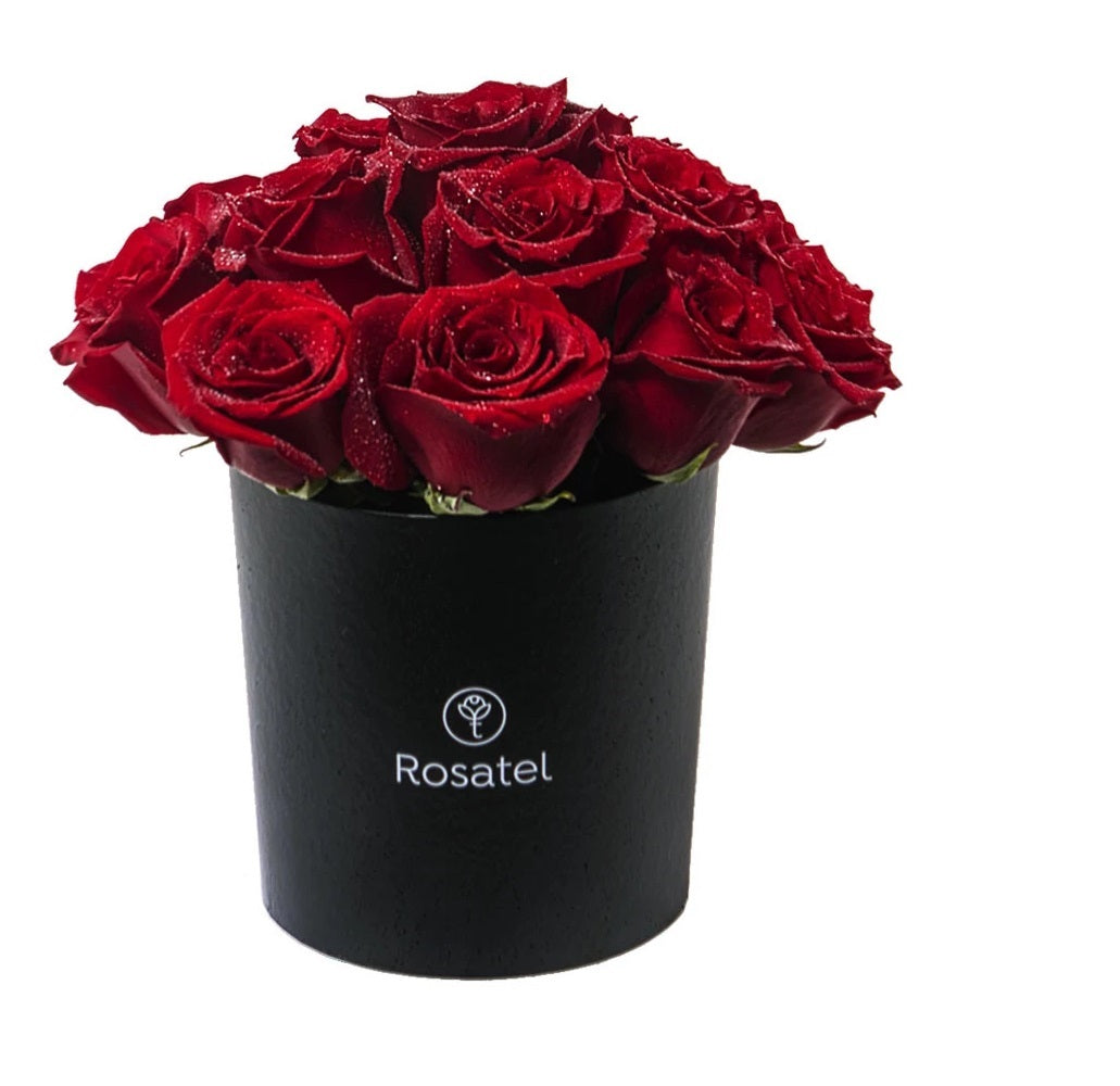 Sombrerera mediana 15 rosas rojas